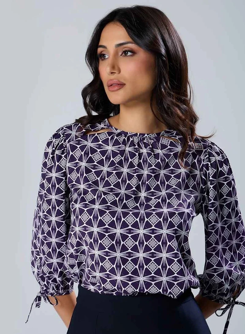 Zigzag Neck Detailed Half Sleeve Printed Top